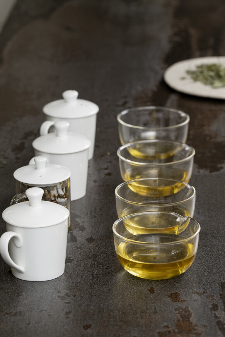 Sets de dégustation professionnelle : tasses à couvercle et liqueurs de thé